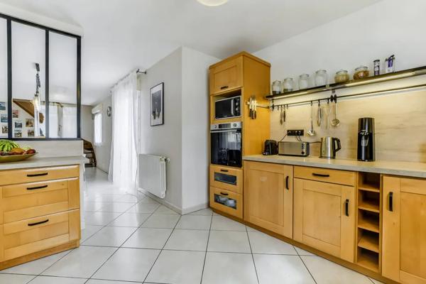 MAISON FAMILIALE T7 180 M2 PISCINE PANNEAUX SOLAIRES