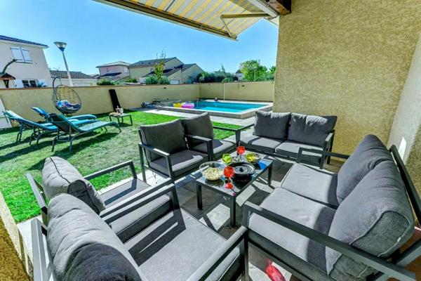 MAISON FAMILIALE T7 180 M2 PISCINE PANNEAUX SOLAIRES