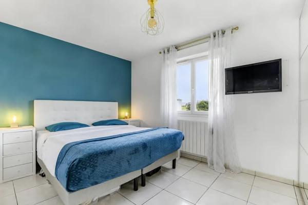 MAISON FAMILIALE T7 180 M2 PISCINE PANNEAUX SOLAIRES