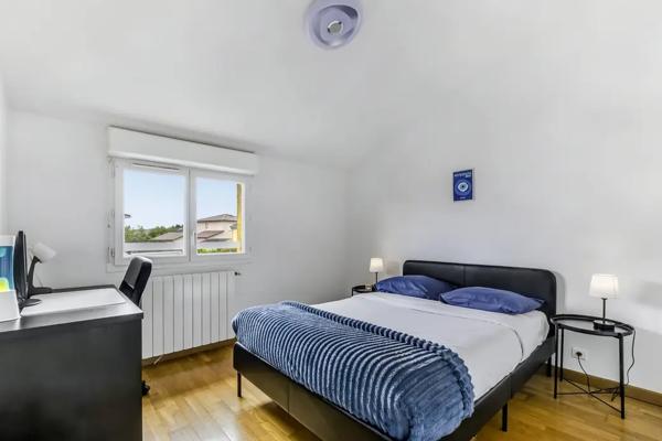 MAISON FAMILIALE T7 180 M2 PISCINE PANNEAUX SOLAIRES
