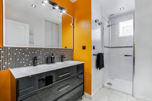 MAISON FAMILIALE T7 180 M2 PISCINE PANNEAUX SOLAIRES