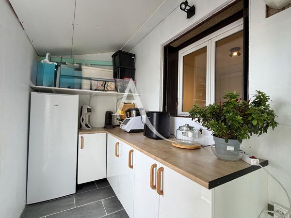 PALAVAS-LES-FLOTS - RIVE DROITE - MAISON - VUE ÉTANG - 87 M² - UNE PARCELLE DE 204 M² - UNE CHAMBRE - UN COIN NUIT OU BUREAU - UNE CHAMBRE EN MEZZANINE + UN APPARTEMENT 2 PIÈCES INDÉPENDANT.