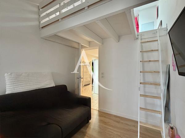 PALAVAS-LES-FLOTS - RIVE DROITE - MAISON - VUE ÉTANG - 87 M² - UNE PARCELLE DE 204 M² - UNE CHAMBRE - UN COIN NUIT OU BUREAU - UNE CHAMBRE EN MEZZANINE + UN APPARTEMENT 2 PIÈCES INDÉPENDANT.