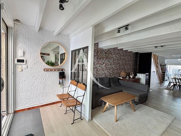 PALAVAS-LES-FLOTS - RIVE DROITE - MAISON - VUE ÉTANG - 87 M² - UNE PARCELLE DE 204 M² - UNE CHAMBRE - UN COIN NUIT OU BUREAU - UNE CHAMBRE EN MEZZANINE + UN APPARTEMENT 2 PIÈCES INDÉPENDANT.