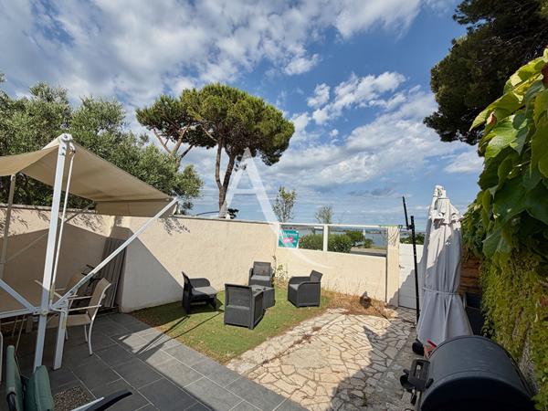 PALAVAS-LES-FLOTS - RIVE DROITE - MAISON - VUE ÉTANG - 87 M² - UNE PARCELLE DE 204 M² - UNE CHAMBRE - UN COIN NUIT OU BUREAU - UNE CHAMBRE EN MEZZANINE + UN APPARTEMENT 2 PIÈCES INDÉPENDANT.