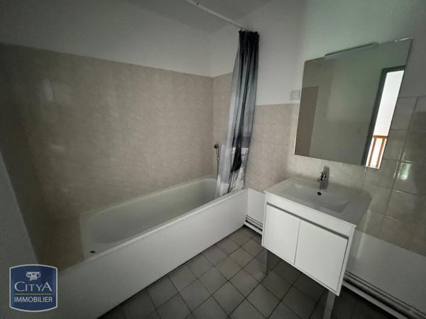 Appartement à louer 2 pièces 79.24m² Mézières-en-Brenne (36290)