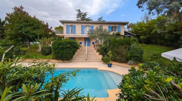 5 CHAMBRES ET PISCINE DANS UN SECTEUR PRIVILEGIE !