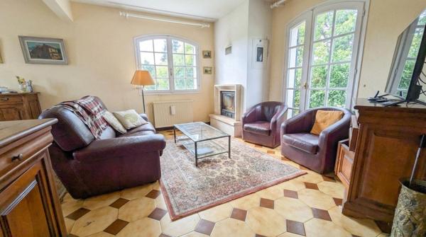 5 CHAMBRES ET PISCINE DANS UN SECTEUR PRIVILEGIE !