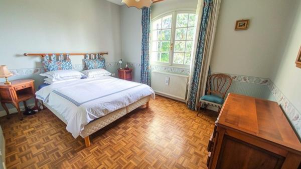 5 CHAMBRES ET PISCINE DANS UN SECTEUR PRIVILEGIE !