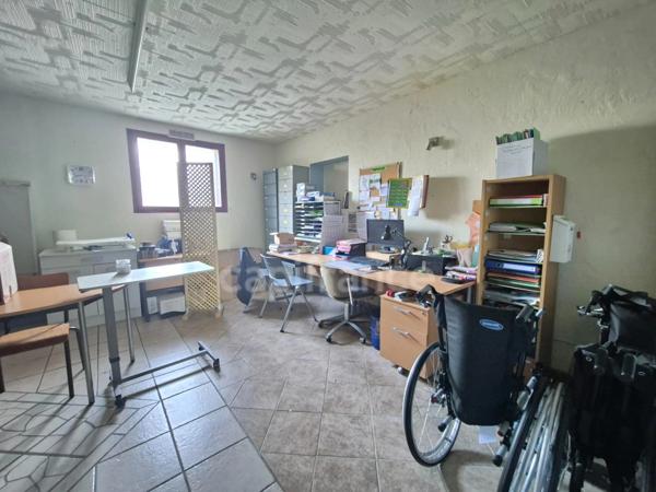 Local commercial/bureau à vendre SAUJON (17)