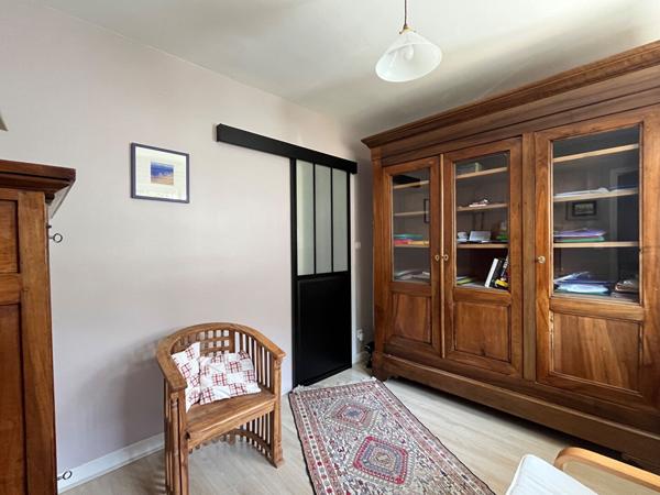 Maison proche Hôpital au calme en excellent état avec un beau jardin