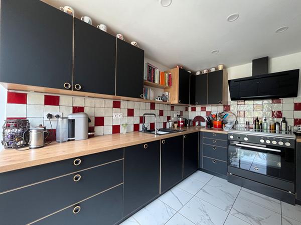 Maison proche Hôpital au calme en excellent état avec un beau jardin