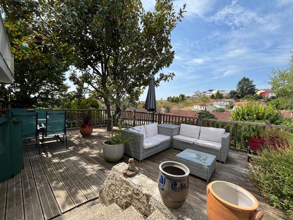 Maison proche Hôpital au calme en excellent état avec un beau jardin