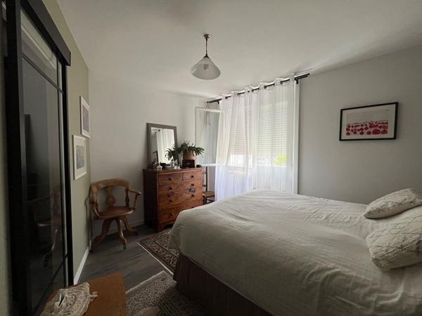 Maison proche Hôpital au calme en excellent état avec un beau jardin