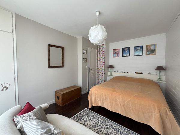 Maison proche Hôpital au calme en excellent état avec un beau jardin