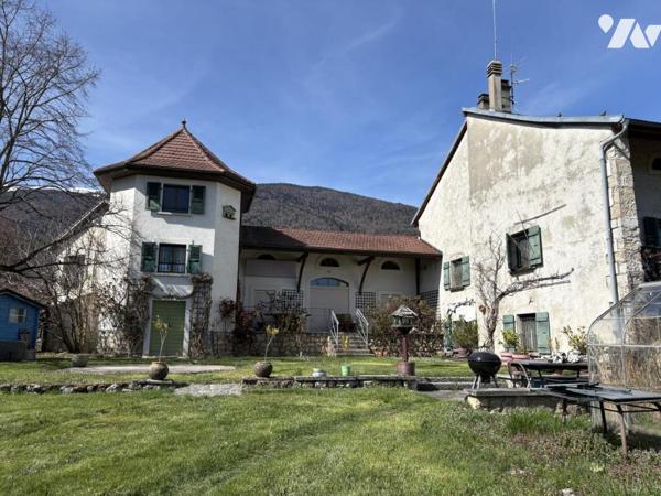 A VENDRE - MAISON DE CARACTERE - SH : 458 m2 - 12 pièces - 5 chambres - Sur 2.985 m2.