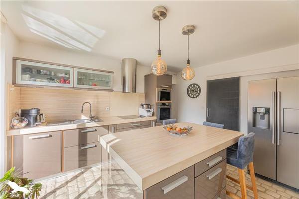 Maison à vendre |  Pocé-sur-Cisse |  5 pièces | 162 m²