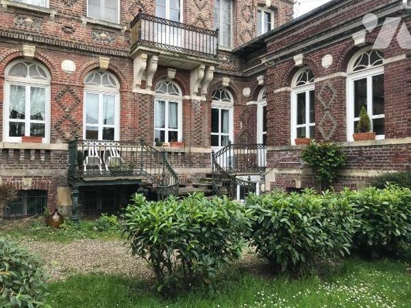 Le TREPORT, face à la mer appartement spacieux comprenant de plain pied: séjour, cuisine, dégag...