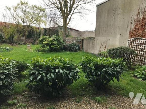 Le TREPORT, face à la mer appartement spacieux comprenant de plain pied: séjour, cuisine, dégag...