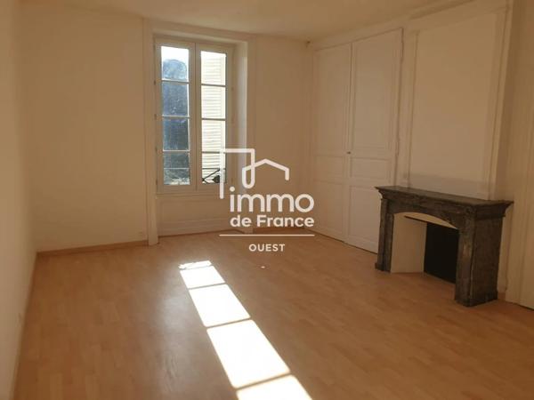 Immeuble à vendre à Laval (53000)