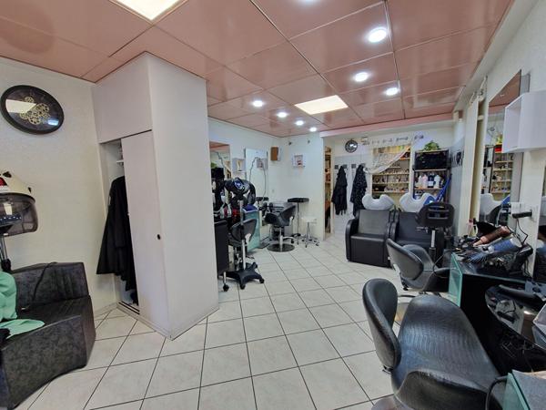 Salon de coiffure à vendre à Gap : fonds de commerce + murs  