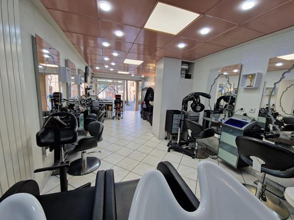 Salon de coiffure à vendre à Gap : fonds de commerce + murs  