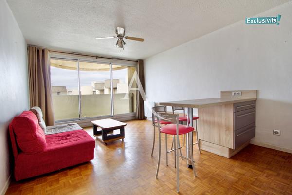 MONTPELLIER ESTANOVE - SUPERBE T2 MEUBLÉ DE 37 M2 AU 7E ET DERNIER ÉTAGE AVEC ASCENSEUR, AVEC TERRASSE ET STATIONNEMENT PRIVATIF DANS RÉSIDENCE SÉCURISÉE