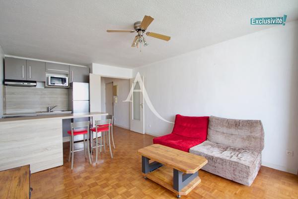 MONTPELLIER ESTANOVE - SUPERBE T2 MEUBLÉ DE 37 M2 AU 7E ET DERNIER ÉTAGE AVEC ASCENSEUR, AVEC TERRASSE ET STATIONNEMENT PRIVATIF DANS RÉSIDENCE SÉCURISÉE