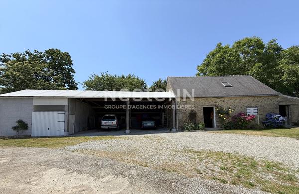 MOREAC - Charmante longère à vendre, 4 chambres, joli jardin de 1790 m² et ses dépendances