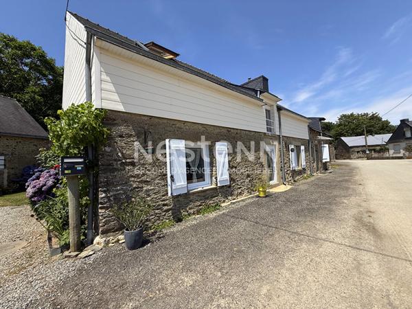 MOREAC - Charmante longère à vendre, 4 chambres, joli jardin de 1790 m² et ses dépendances