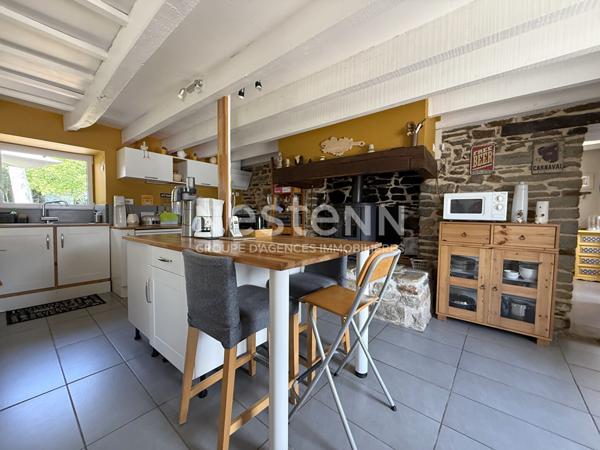MOREAC - Charmante longère à vendre, 4 chambres, joli jardin de 1790 m² et ses dépendances