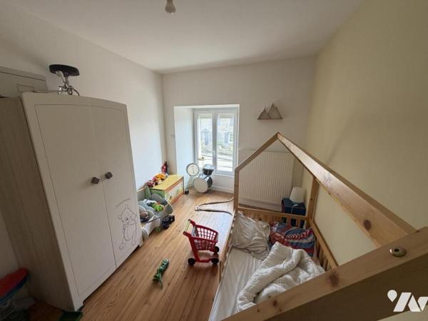 Maison d'habitation de 110m² avec 8160m² de terrain et dépendances 