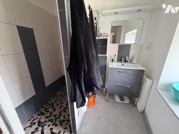 Maison d'habitation de 110m² avec 8160m² de terrain et dépendances 