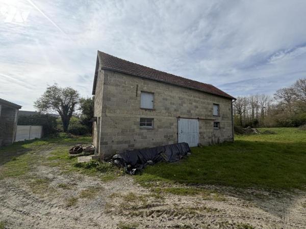 Maison d'habitation de 110m² avec 8160m² de terrain et dépendances 