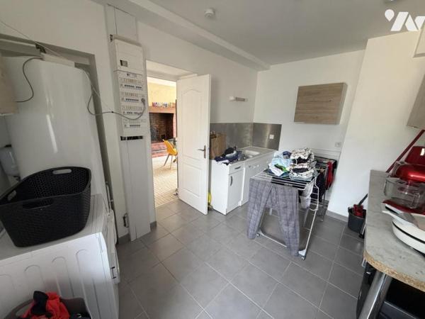 Maison d'habitation de 110m² avec 8160m² de terrain et dépendances 