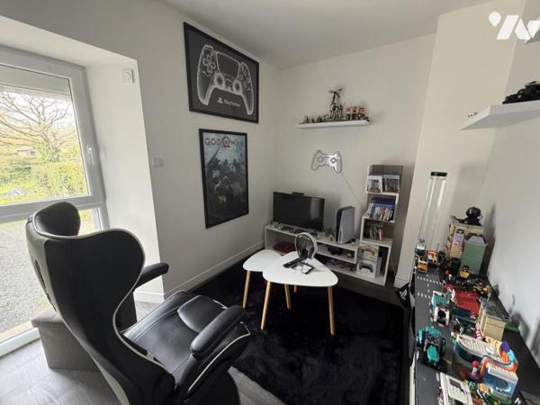 Maison d'habitation de 110m² avec 8160m² de terrain et dépendances 