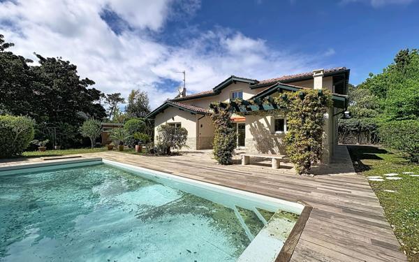 Maison à vendre    6 pièces •  Anglet