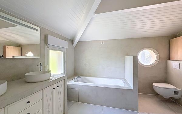 Maison à vendre    6 pièces •  Anglet