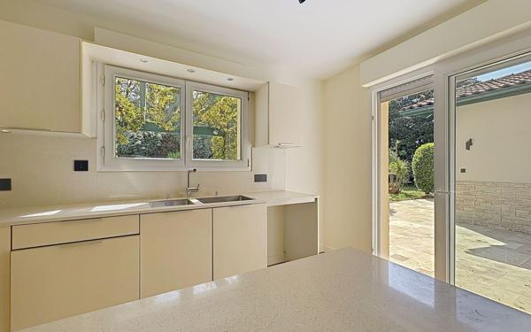 Maison à vendre    6 pièces •  Anglet