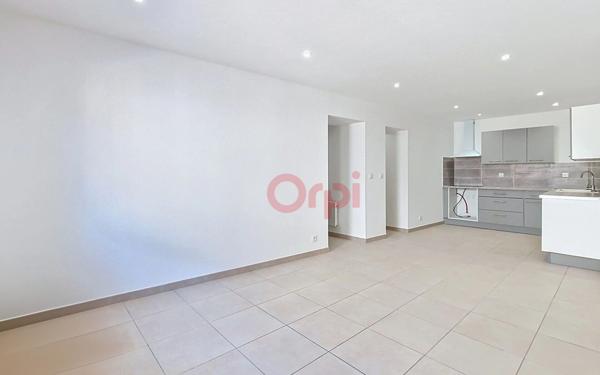 Appartement à louer    3 pièces •  Saint-Féliu-d'Avall