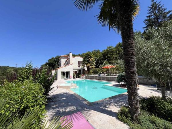 Maison à vendre 7 pièces proche de POITIERS (86)