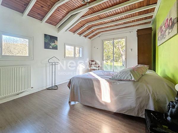 Maison à vendre de plain pied Montvalent - 3 chambres - Garage - Ateliers - Arboré - Jardin 2 000m2 - Maison d'hôte possible