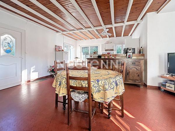 Maison à vendre de plain pied Montvalent - 3 chambres - Garage - Ateliers - Arboré - Jardin 2 000m2 - Maison d'hôte possible