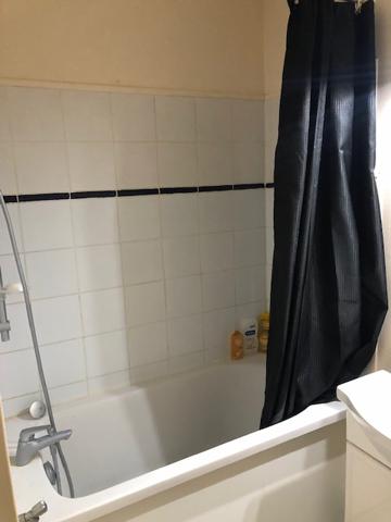 A LOUER STUDIO AVEC PLACE DE PARKING PROCHE DES DOCKS A ROUEN (76000)