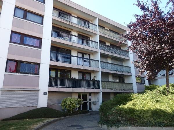 A LOUER STUDIO AVEC PLACE DE PARKING PROCHE DES DOCKS A ROUEN (76000)