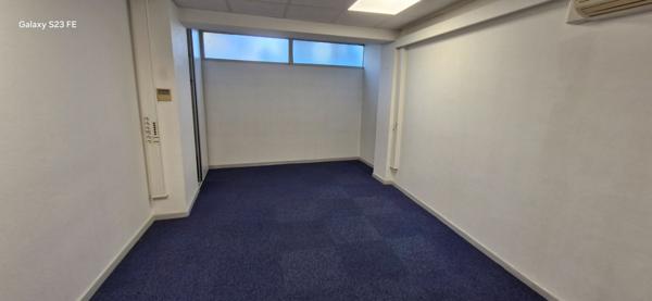 A LOUER - Local professionnel de 17 m² dans un cabinet paramedical -  G584