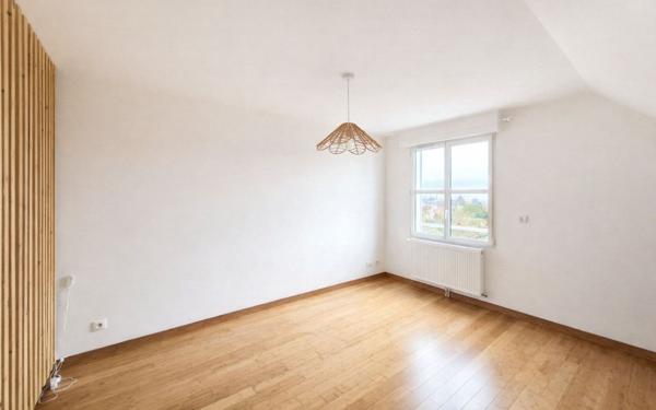 Maison à louer    6 pièces •  Aigremont