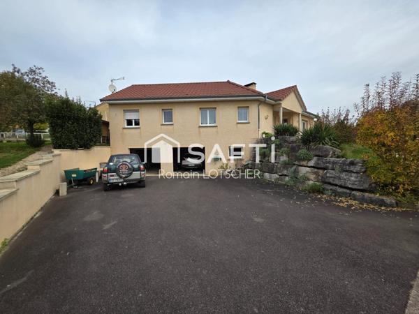 Maison de plain pied sur sous sol avec piscine