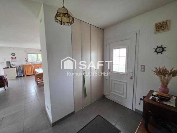 Maison de plain pied sur sous sol avec piscine