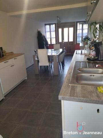 Maison en pierres à Lassay les Châteaux